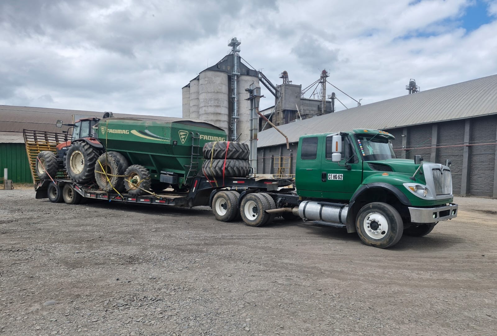 International verde con cama baja